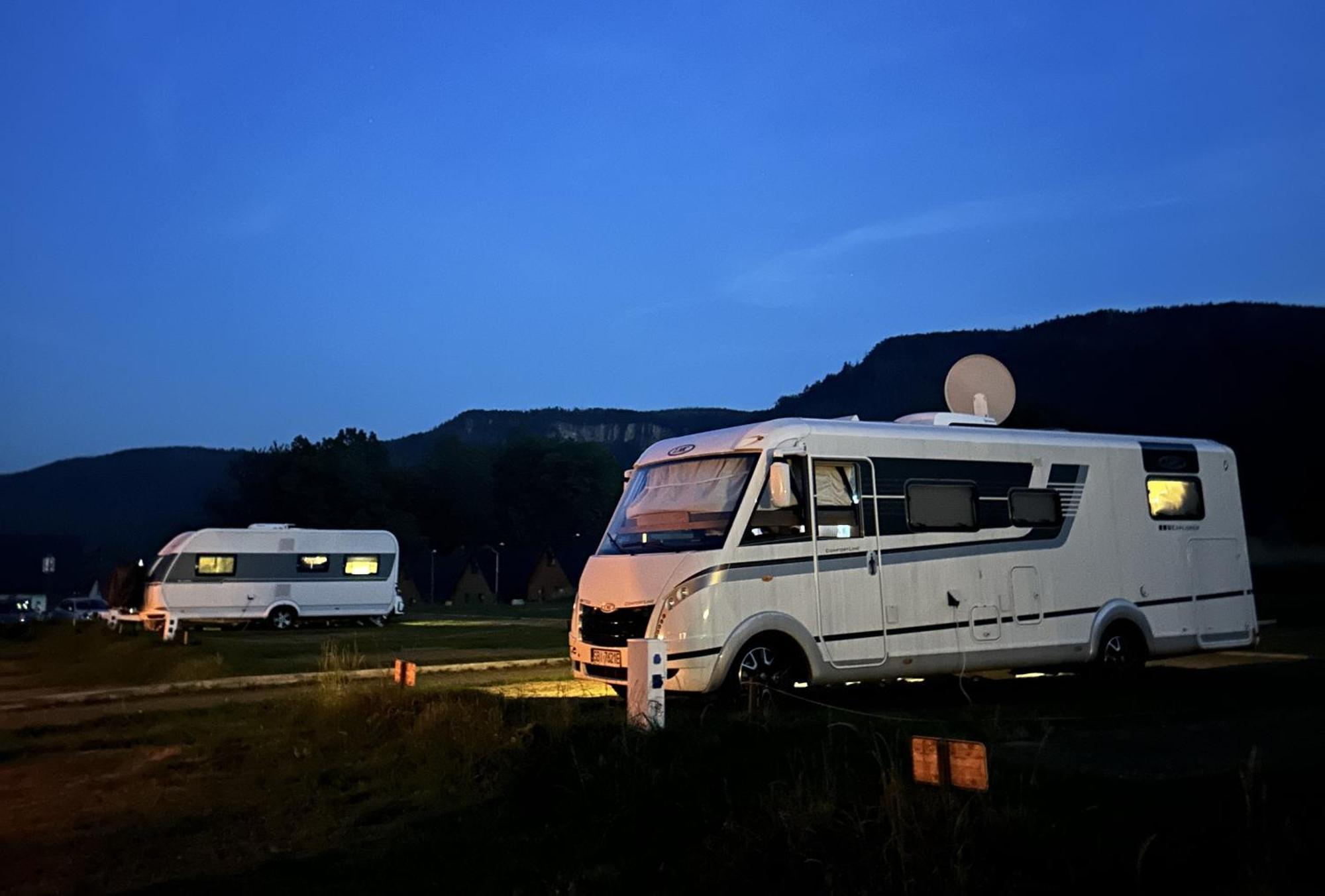 Gory Stolowe Camp -Miejsce Na Kamper, Przyczepe Lub Namiot Radkow Exterior foto