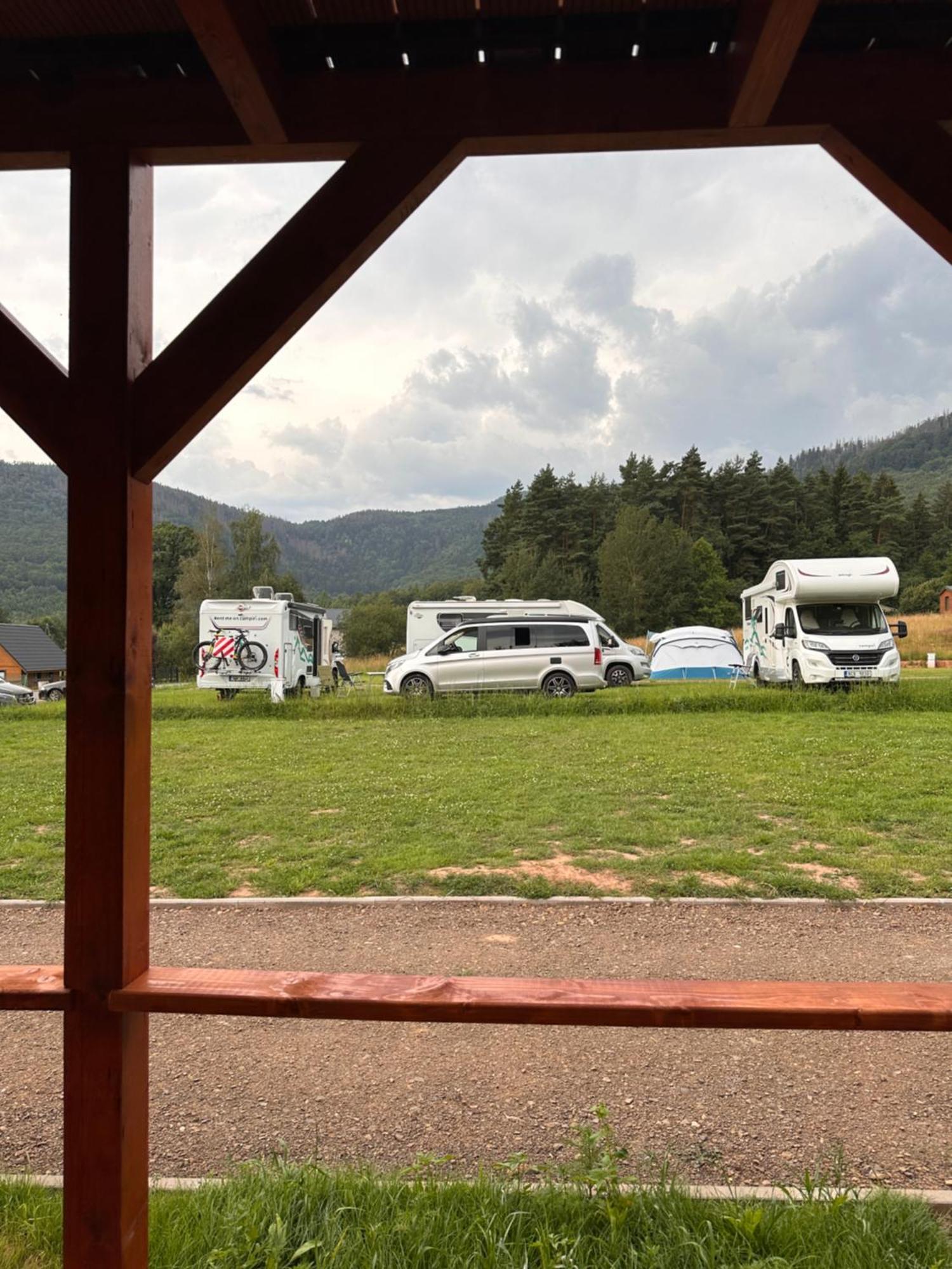 Gory Stolowe Camp -Miejsce Na Kamper, Przyczepe Lub Namiot Radkow Exterior foto